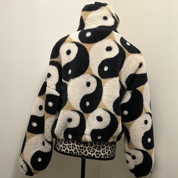 Urban Outfitters Olivia Print Sherpa Jacket Yin Yang Fleece Black Ivory S - Picture 6 of 7